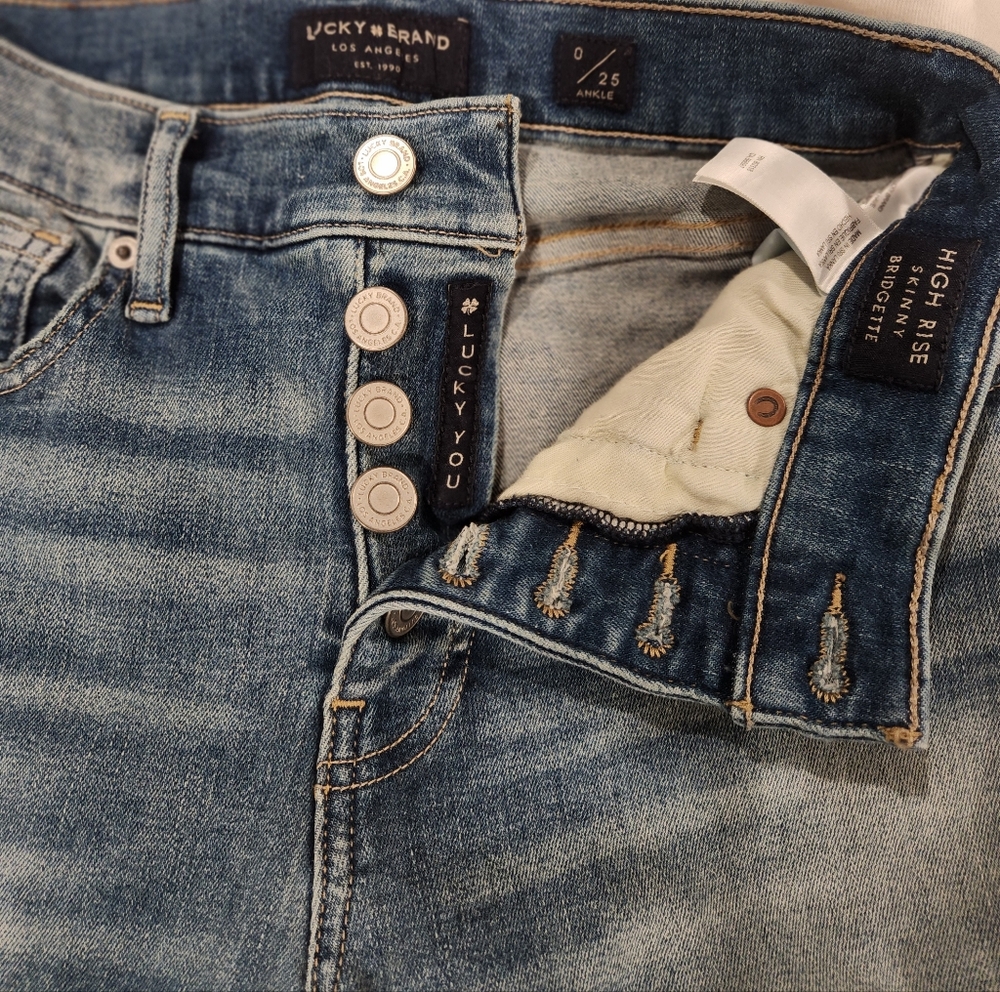Lucky high rise jeans, button up. Size 25